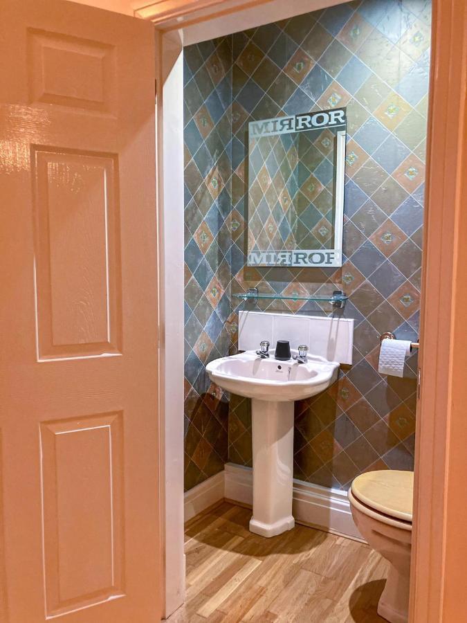 Central Chester Bedrooms Экстерьер фото