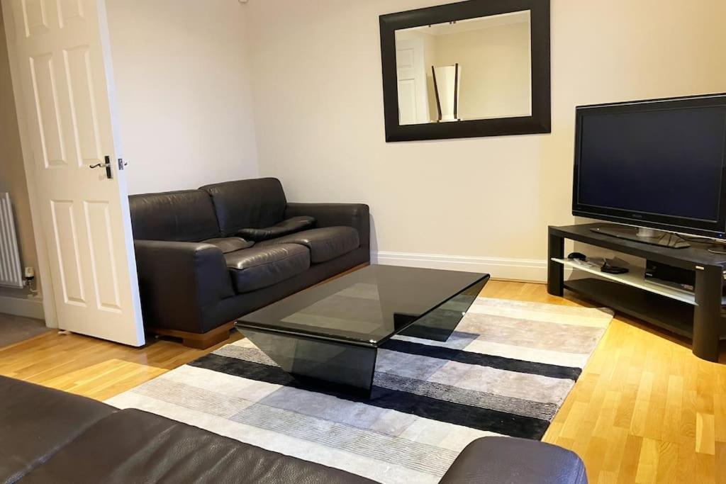 Central Chester Bedrooms Экстерьер фото