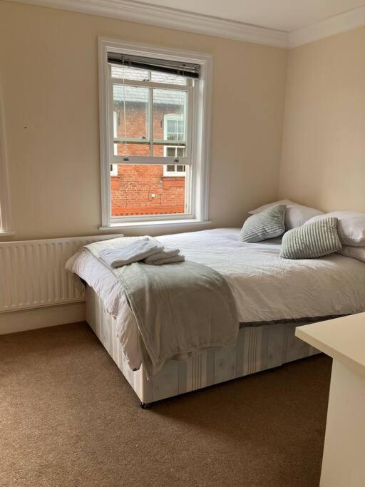 Central Chester Bedrooms Экстерьер фото