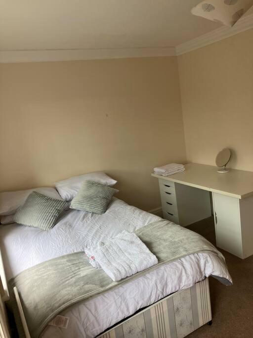 Central Chester Bedrooms Экстерьер фото