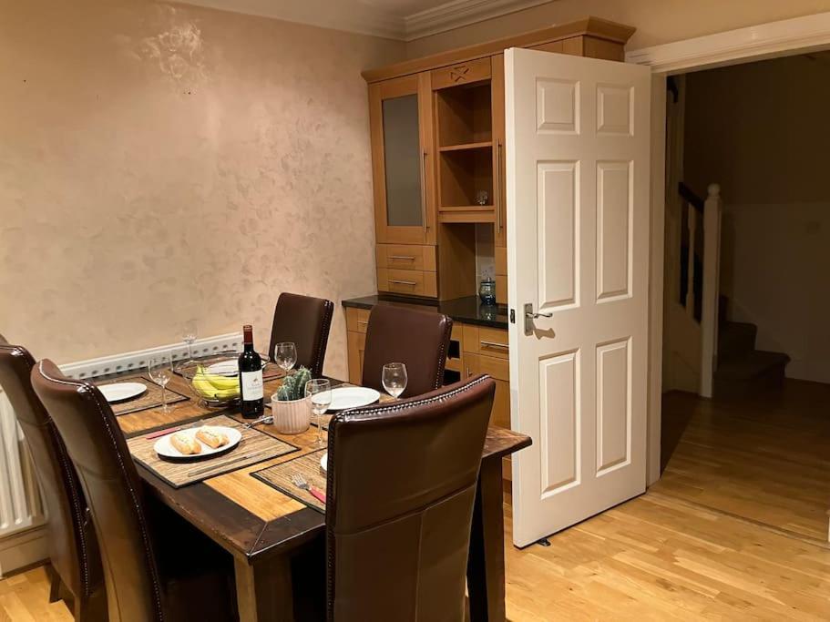 Central Chester Bedrooms Экстерьер фото